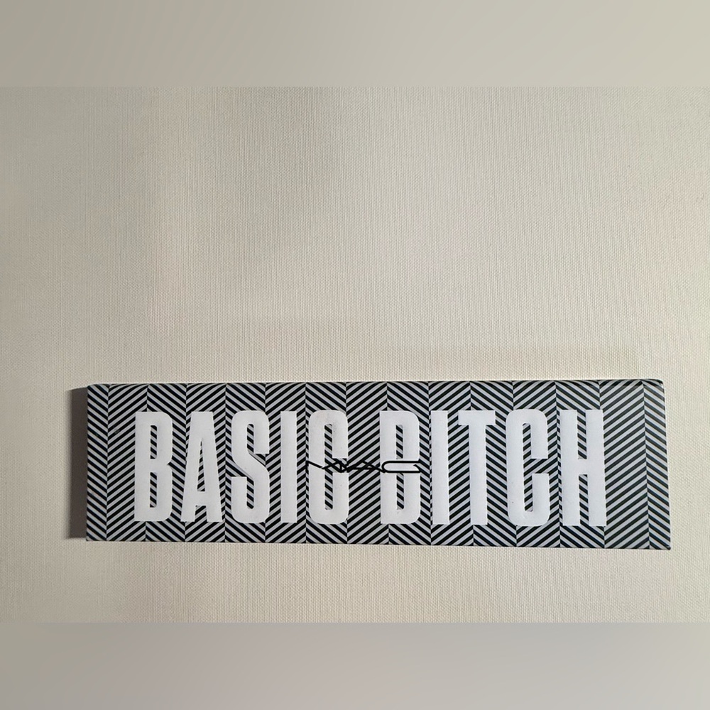 MAC Makeup Basic B*TCH Eye Shadow
Palette Limited